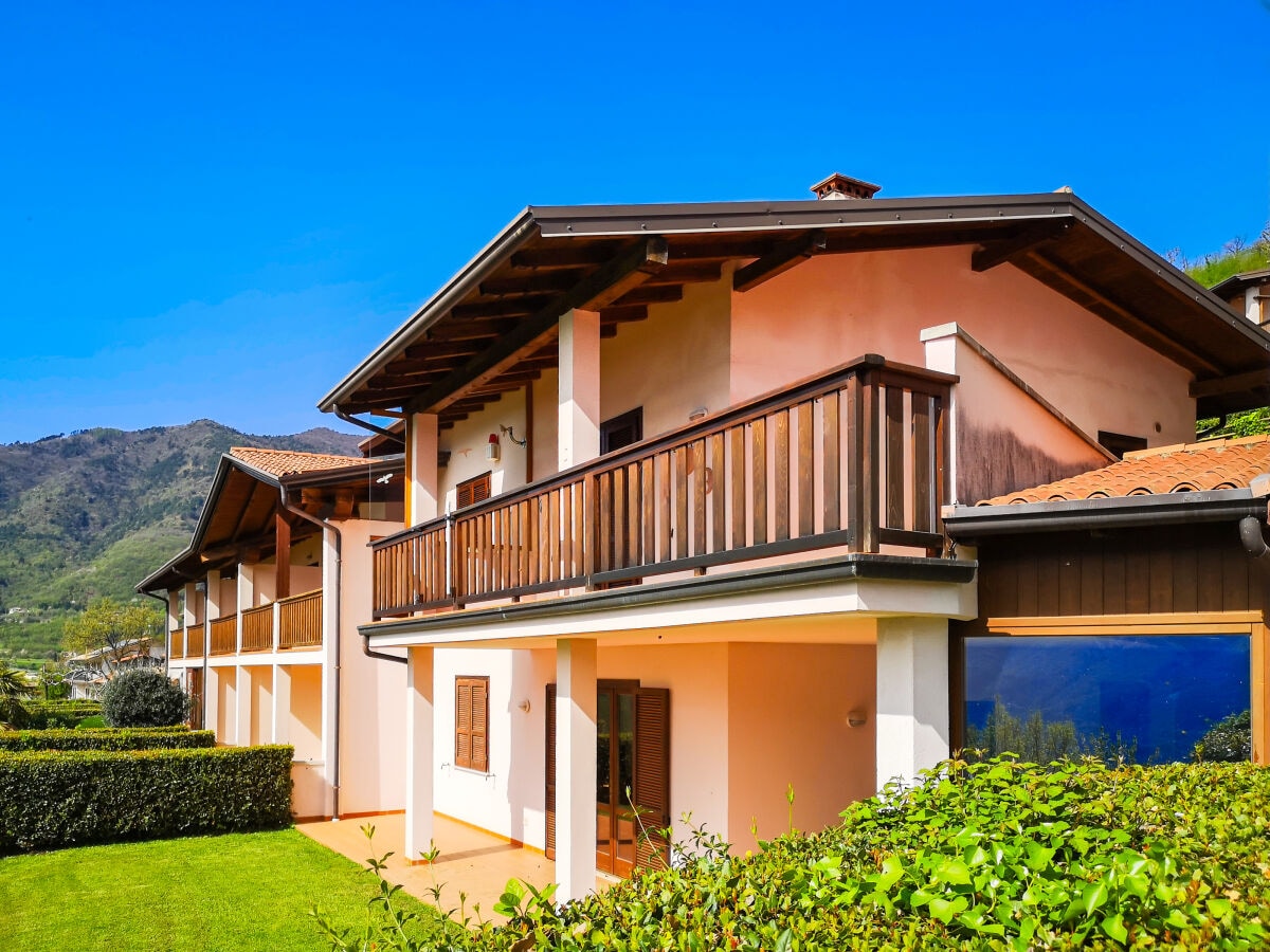 Ferienwohnung mit Terrasse im Obergeschoss