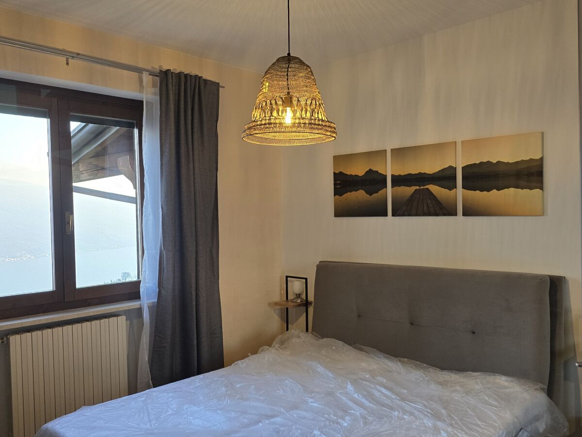 Schlafzimmer mit Seeblick