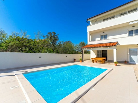 Villa Bianca - Apartment with Private Pool