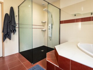 Bodentiefe XXL Dusche