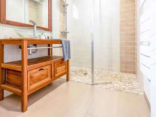 Another bathroom with shower