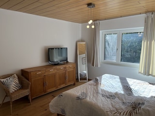 Schlafzimmer Blick zum Garten