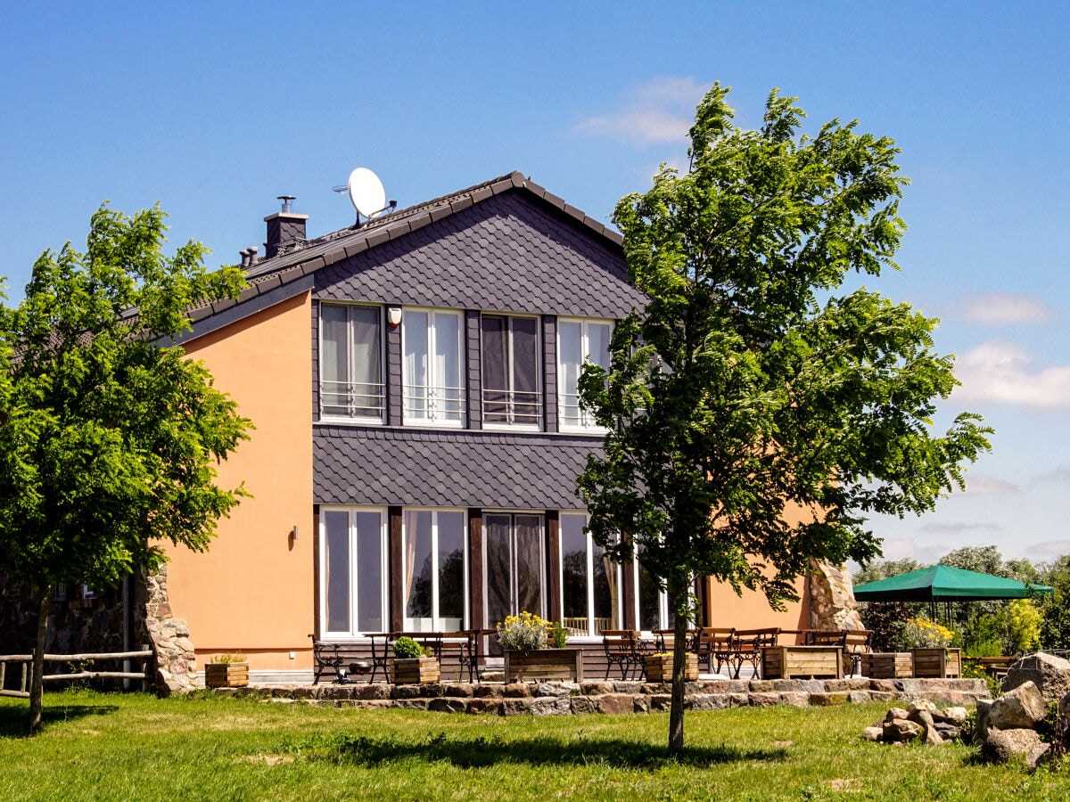 Panoramafenster mit Terrasse