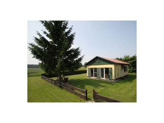 Ferienhaus auf eingezäuntem Grundstück