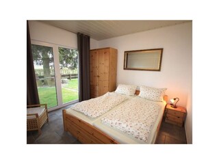 Das  Schlafzimmer mit Doppelbett  (160 x 200 )