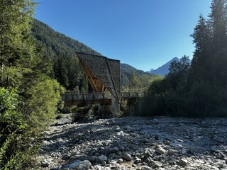 Sommer Bernhardsbachbrücke Elbigenalp/Untergiblen