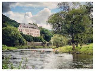 Kanutour auf der Sauer, Bollendorfer Burg mit Cafe