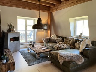 Wohnzimmer mit direktem Zugang Balkon