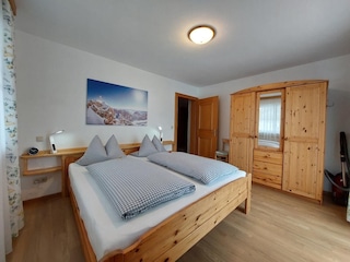 Großes Schlafzimmer