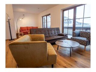 Wohnzimmer mit Balkon