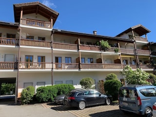 Rückansicht vom Haus mit Balkon