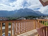 Balkon mit traumhaften Blick auf das Zugspitzmassive