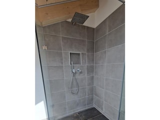 Dusche im Badezimmmer