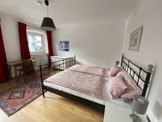 Schlafzimmer 1