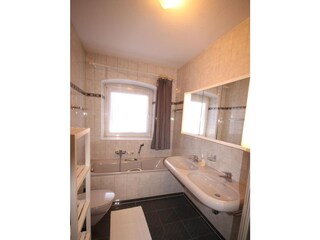 Badzimmer mit Wanne