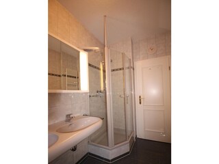 Badzimmer mit Dusche