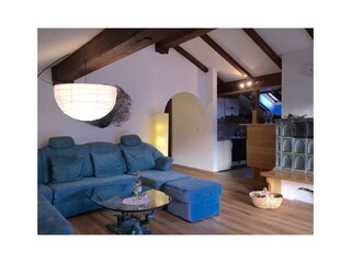 Wohnzimmer mit Kachelofen