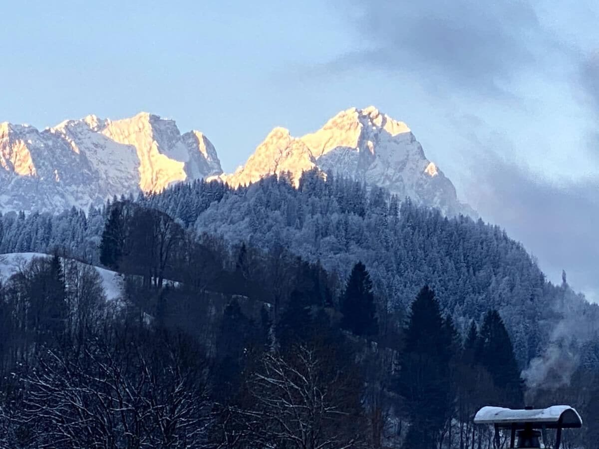 Blick auf die Zugspitze und Waxensteine