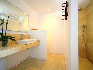 Bad Ensuite mit Dusche 1