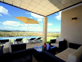 Terrasse mit Weitblick über Landschaft