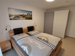 Schlafzimmer  1