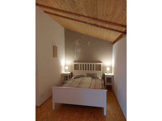Schlafzimmer 2
