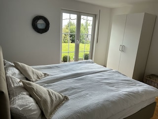 Schlafzimmer 1