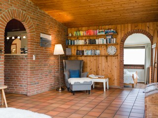 Der Wohnbereich mit Blick zur Küche & Schlafzimmer