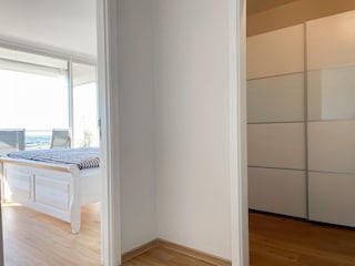 großer Kleiderschrank