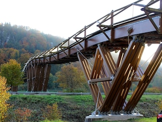 Tatzelwurm, eine der längsten Holzbrücken Europas.