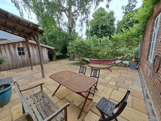 Terrasse mit Schuppen