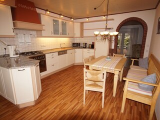 Cosy eat-in kitchen