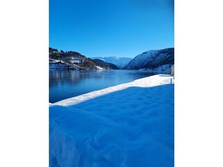 Winter und Eis am Fjord