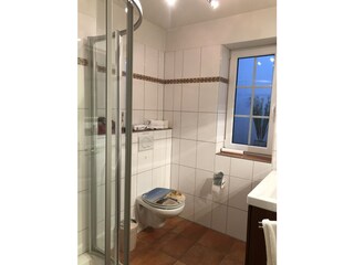 Bad 2 mit Dusche