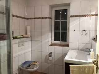 Bad 2 mit Dusche