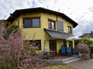 Süd - Terrasse im Mai