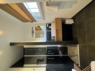 Duschbad mit Waschtisch (geeignet für Rollstuhl)