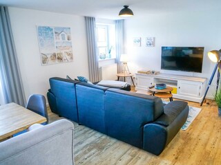 Wohnbereich mit TV_FeWo 7