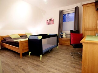 Doppezimmer mit viel Platz für Kinderbett_Möwe