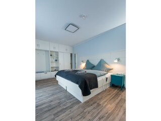 Schlafzimmer 2 mit höhenverstellbaren Betten