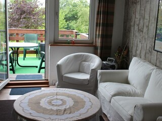 Wohnzimmer mit Zugang auf Balkon_Bergmann OG