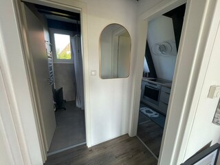 Zugang Badezimmer und Küche