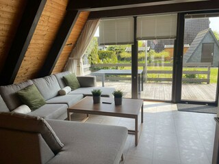 Wohnzimmer mit Blick in den Garten