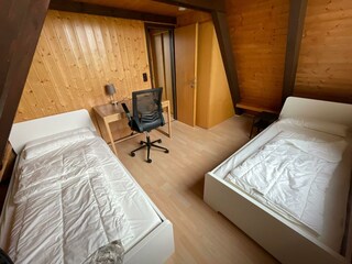 Schlafzimmer mit 2 Einzelbetten