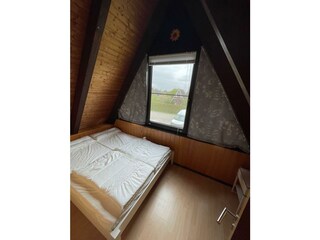 Schlafzimmer mit Doppelbett