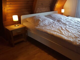 Schlafzimmer mit Doppelbett