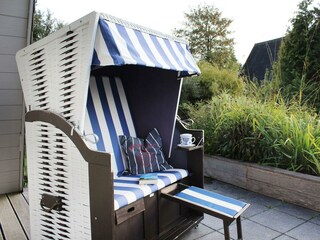 Strandkorb auf der Terrasse