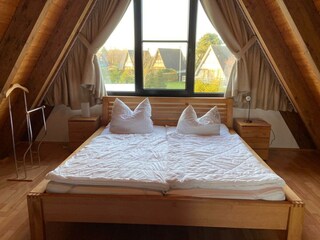 2. Schlafzimmer mit Doppelbett OG