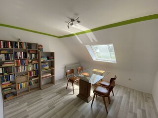 Bibliothek und Spieleraum