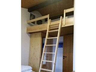 Hochbett im Zweibettzimmer
